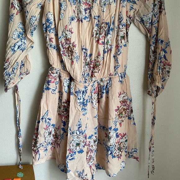 Off-the Shoulder Floral Romper - Picture 3 of 3